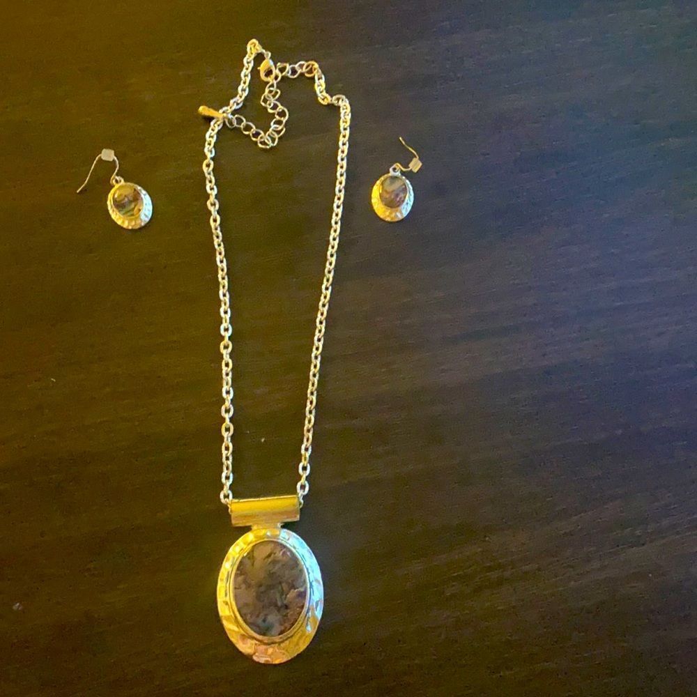 Silver pendant set w earrings silver plated and genuine blizzard stone